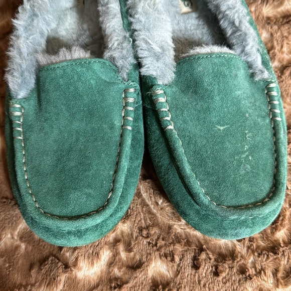 UGG House Shoe Slippers - Picture 5 of 6